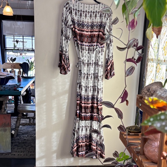 Source Unknown Bohemian Long Sleeve Dress Wrap Dress- Black, White, Brown - Picture 3 of 4